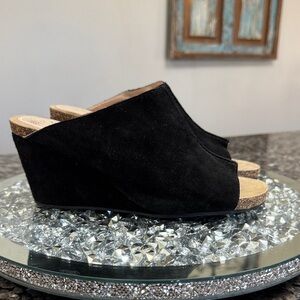 Sudini Bailey Black Suede open toe Wedge Mules EUC 8